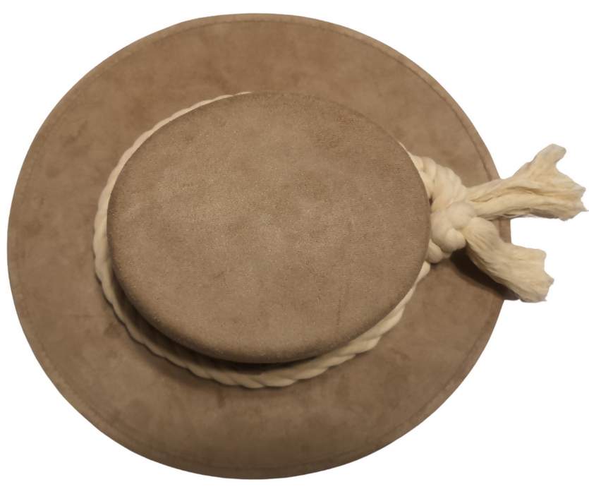 Sombrero café redondo con detalle en macramé